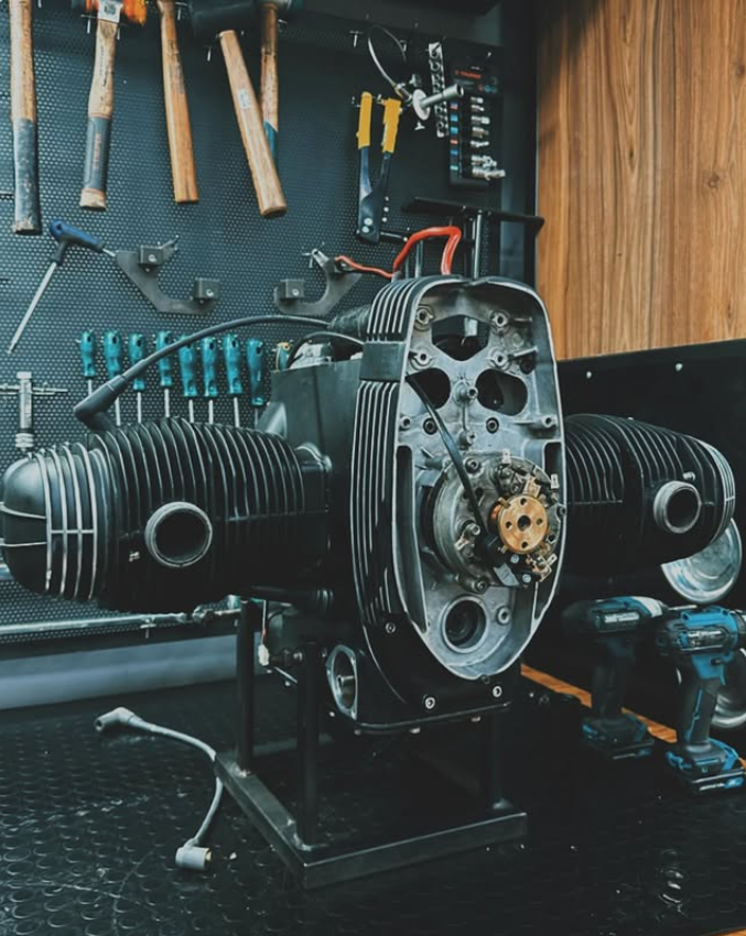 Lee más sobre el artículo Historia del Motor Bóxer de BMW: Un Ícono de la Ingeniería Alemana